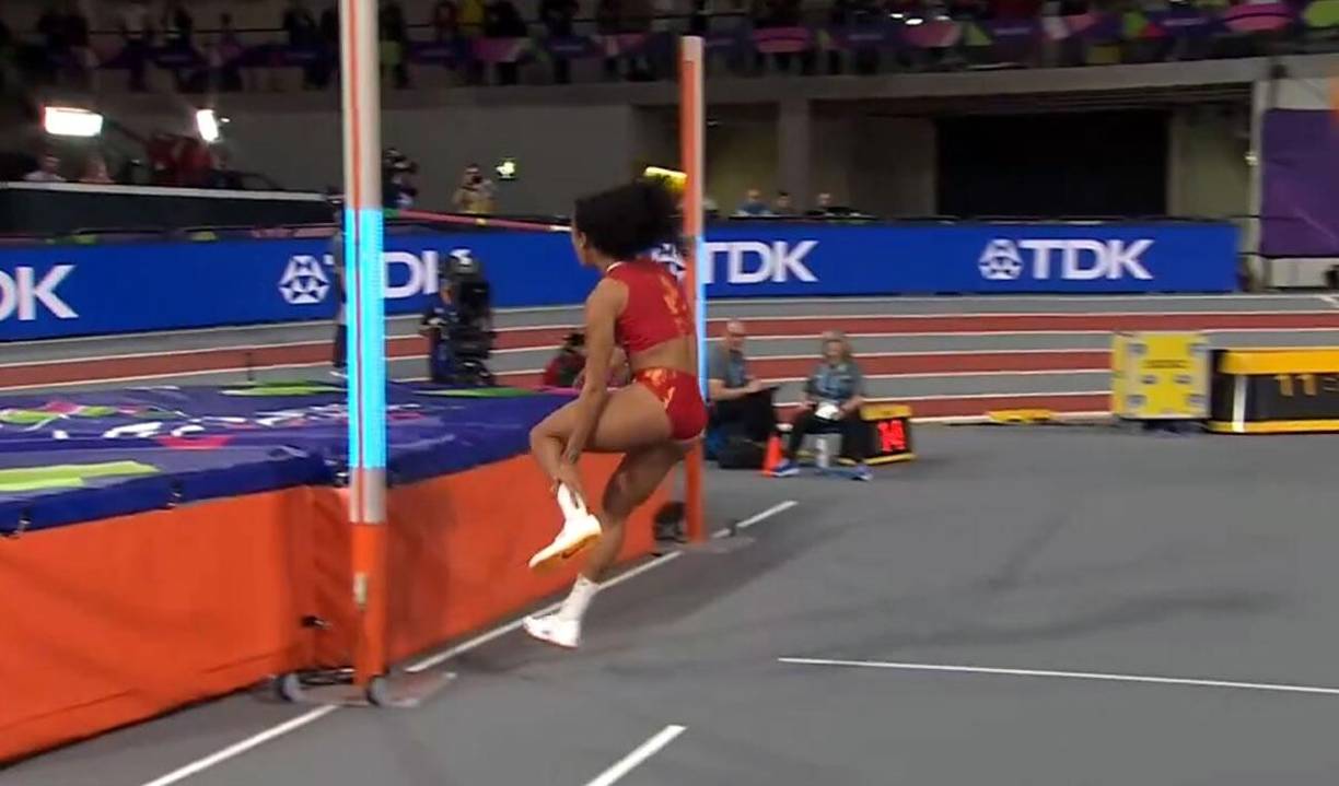 La atleta española de casi 23 años se lesionó durante la segunda prueba del pentatlón en el Mundial ‘indoor’, el salto de altura. Mientras hacia su carrera para enfrentarse a la barra de 1,73 metros sufrió la rotura.