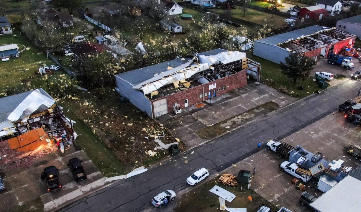 Decenas de personas resultaron heridas tras el azote de un tornado en Texas.