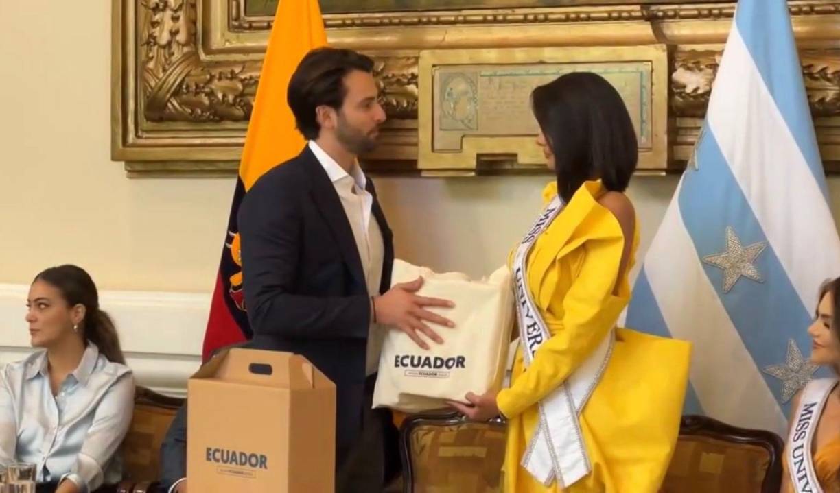 ”Aquí todos sabemos que fue obligado por andar de ojo alegre”, “Señora no lo castigue fue nuestra culpa”, fueron los comentarios dejados por sus seguidorres en el video publicado por Olsen.