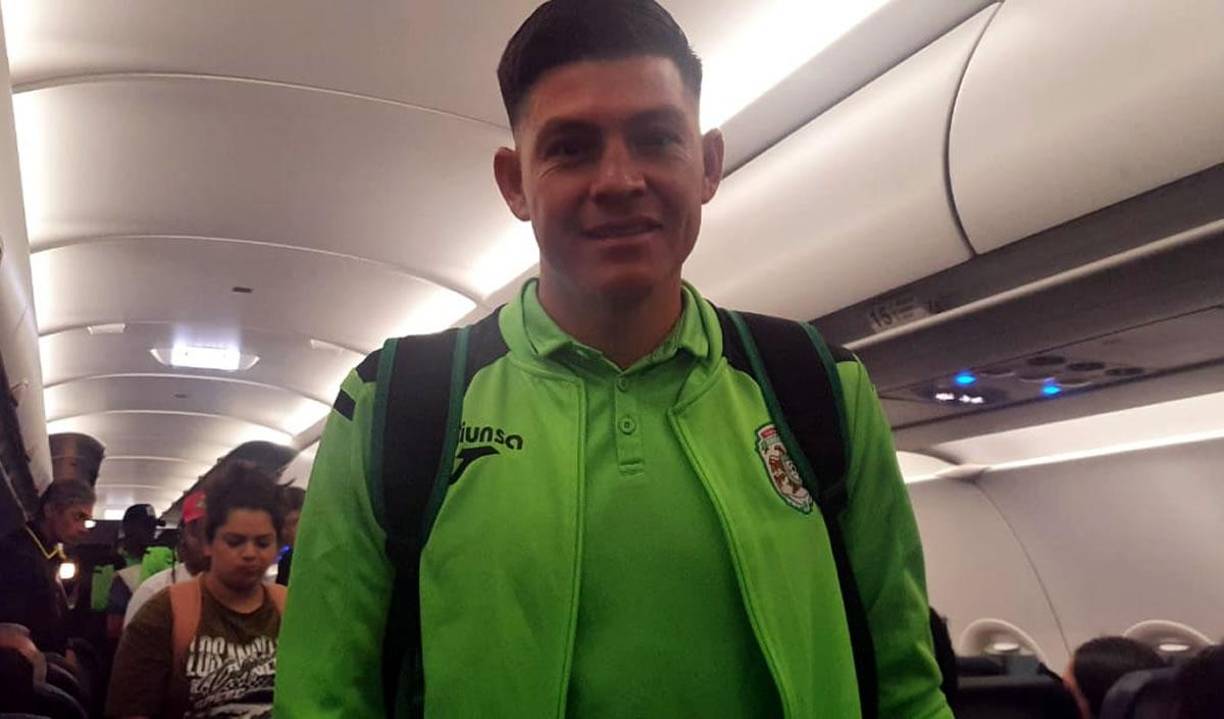 La felicidad del ‘Chelito’ Martínez al viajar por primera vez en avión y a Estados Unidos.