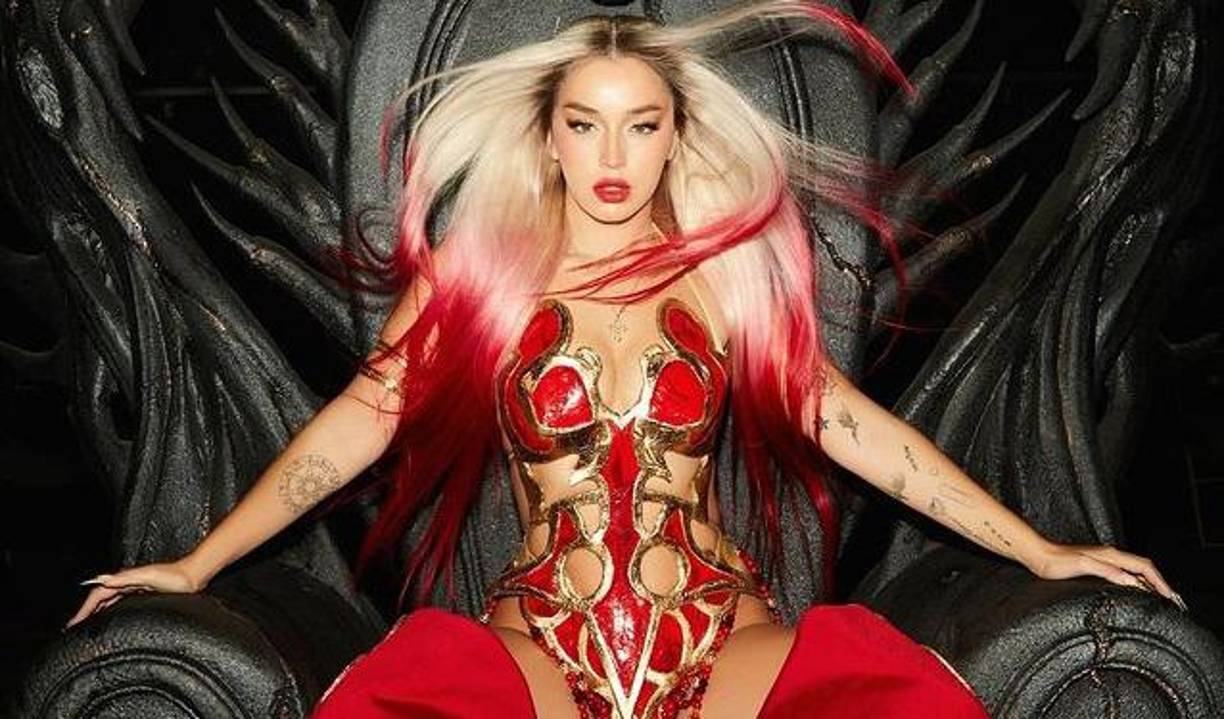 Lola Índigo ha sido distinguida por segunda vez como la mejor artista española por el público de los MTV Europe Music Awards (MTV EMA), los premios europeos de la cadena MTV que se entregan este domingo en Mánchester, Inglaterra.