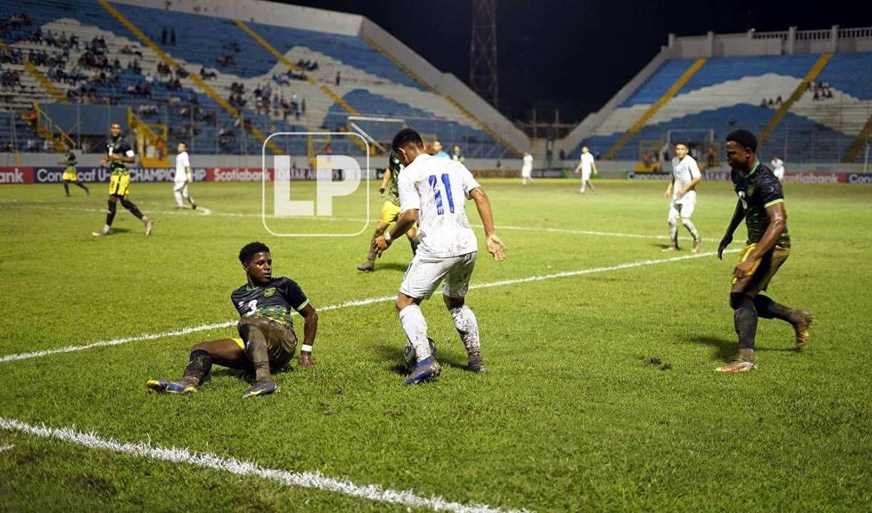 Marco Aceituno fue un dolor de cabeza para la defensa de Jamaica.