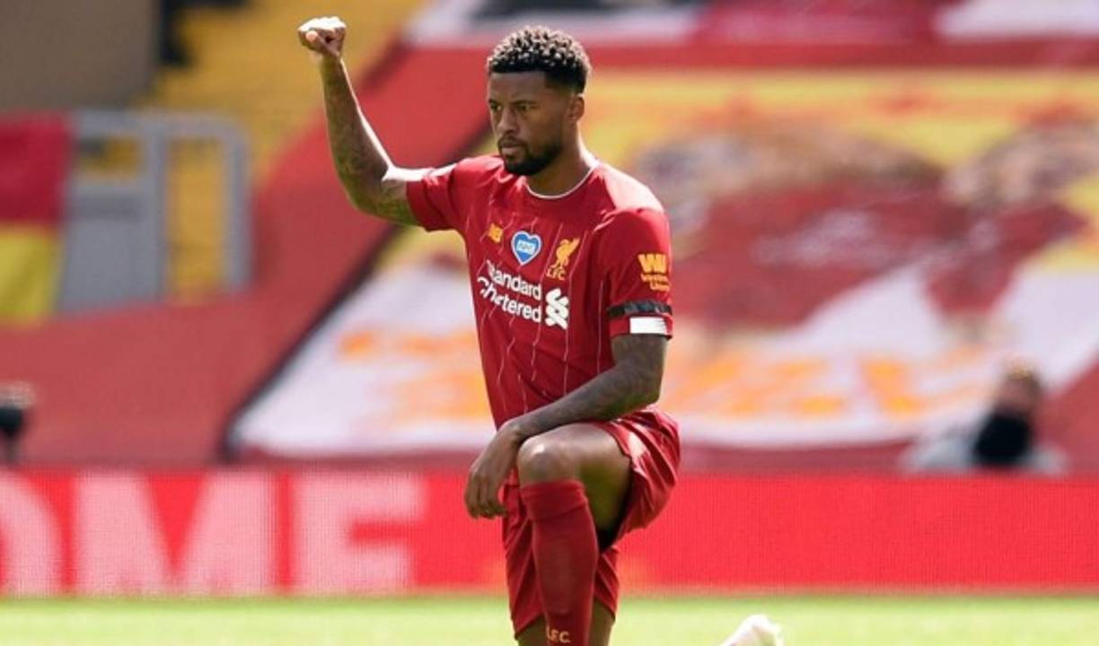 El técnico del Liverpool, Jurgen Klopp, ha vuelto a ser preguntado por el futuro de Georginio Wijnaldum, pretendido por el Barcelona de Koeman. 'He tenido 500 ó 600 conversaciones con él. Ha regresado de los compromisos internacionales y eso es todo. Estamos absolutamente bien respecto al futuro en la medida en que estamos involucrados en eso. No puedo hablar del futuro en unos años, pero todo está bien. Todo está bien por el momento', respondió el alemán en rueda de prensa.