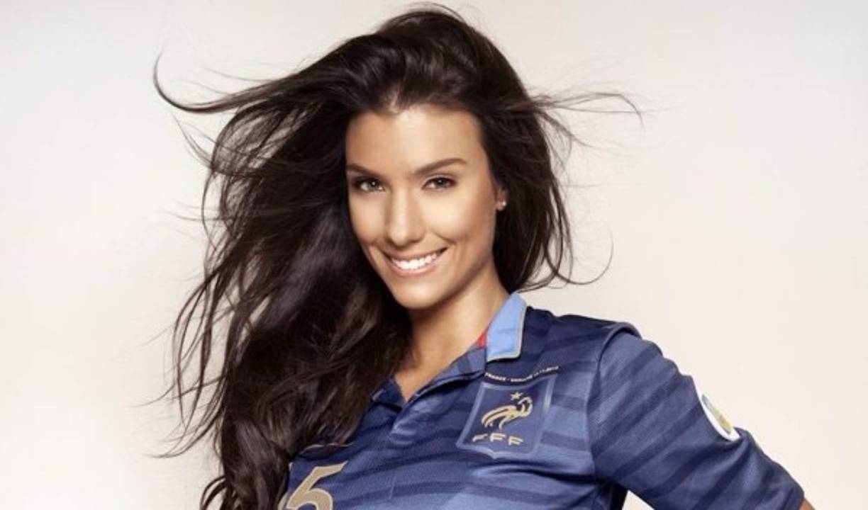 Es una apasionada al fútbol.