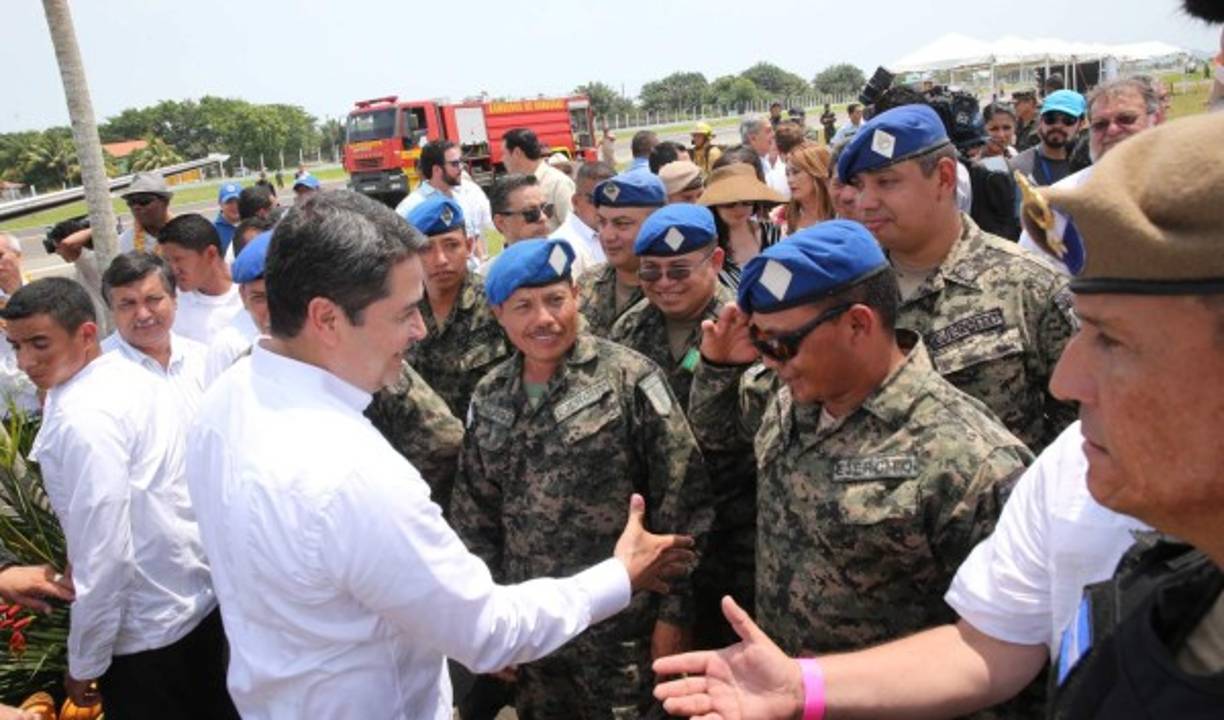 El presidente Juan Orlando Hernández arribó a Tela para la inauguración.