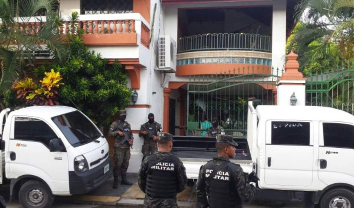 La 'Operación Fantasma' ejecutó este viernes el aseguramiento de ocho viviendas, dos tiendas, 23 terrenos y un colegio en la zona norte de Honduras.