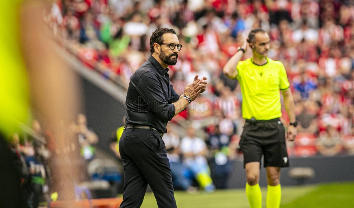 El técnico José Bordalás no quiso polemizar en su despedida de este lunes tras ser destituido el pasado viernes del Valencia CF, una decisión que acepta y respeta y que evitó considerar “justa o injusta” porque le está “tremendamente agradecido” al club ‘che’ y “no le ayudaría en nada” una crítica.
