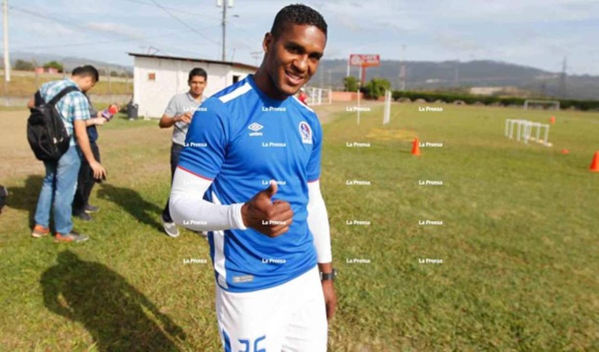 Beckeles fue dado de baja por el Necaxa de México y se mostró entusiasmado con volver a ponerse la camiseta del Olimpia. El lateral derecho señaló que podría firmar con los albos.