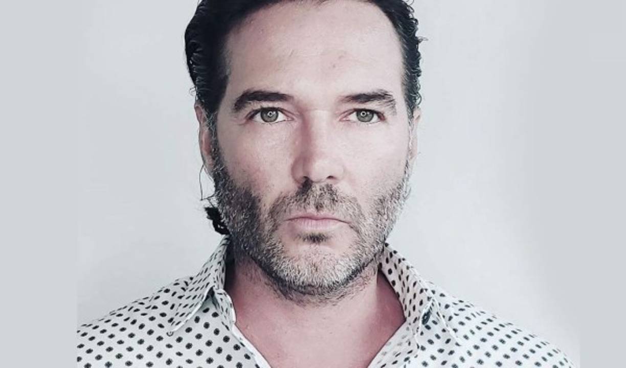 Mejía actuó en varios melodramas de Televisa, como 'El Juego de la Vida', 'Fuego en la Sangre' y 'Cuidado con el Ángel'.