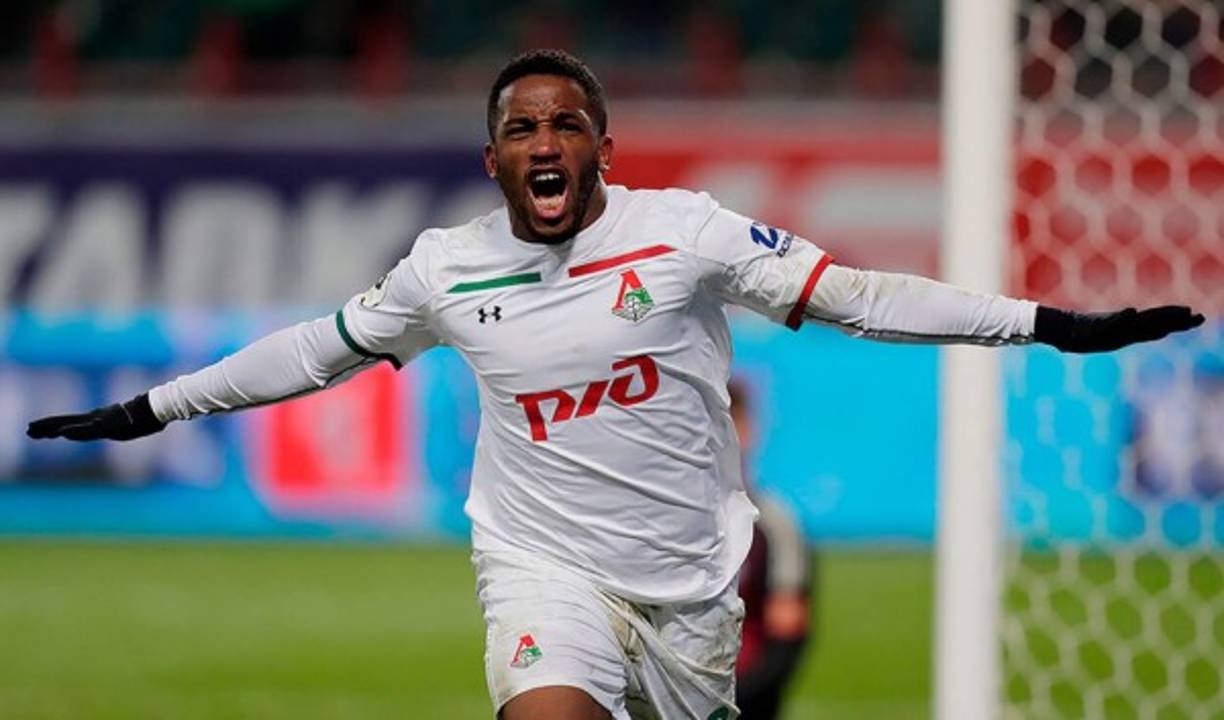 Jefferson Farfán (36 años) - El mediapunta peruano ahora es agente libre tras finalizar su vinculación con el Lokomotiv Moscú de Rusia. Se especula que podría unirse a equipos de la MLS, México o Argentina, además no ha descartado una posible vuelta a Alianza de Lima para cerrar su carrera en el club de sus amores.