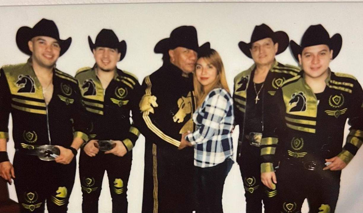 Dijo que Lupe no lo tenía informado de los detalles de la serie y la gira, por lo que pidió cuentas de lo que gana el grupo.