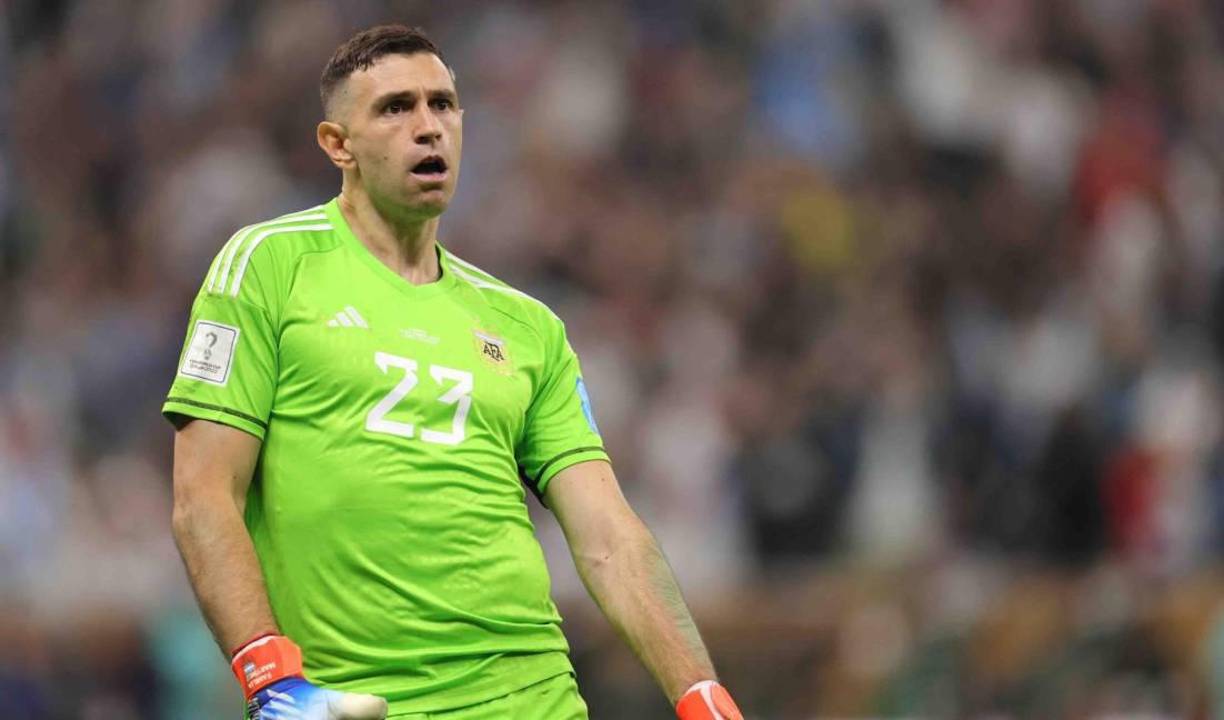 Inter de Milán quiere al ‘Dibu’ Martínez y ofreció 15 millones de euros al Aston Villa. Sin embargo, el club inglés rechazó la oferta y ahora los italianos subirán la cifra. La directiva nerazzurra ya tuvo contactos con el agente del arquero, así lo confirma el periodista argentino Gastón Edul.