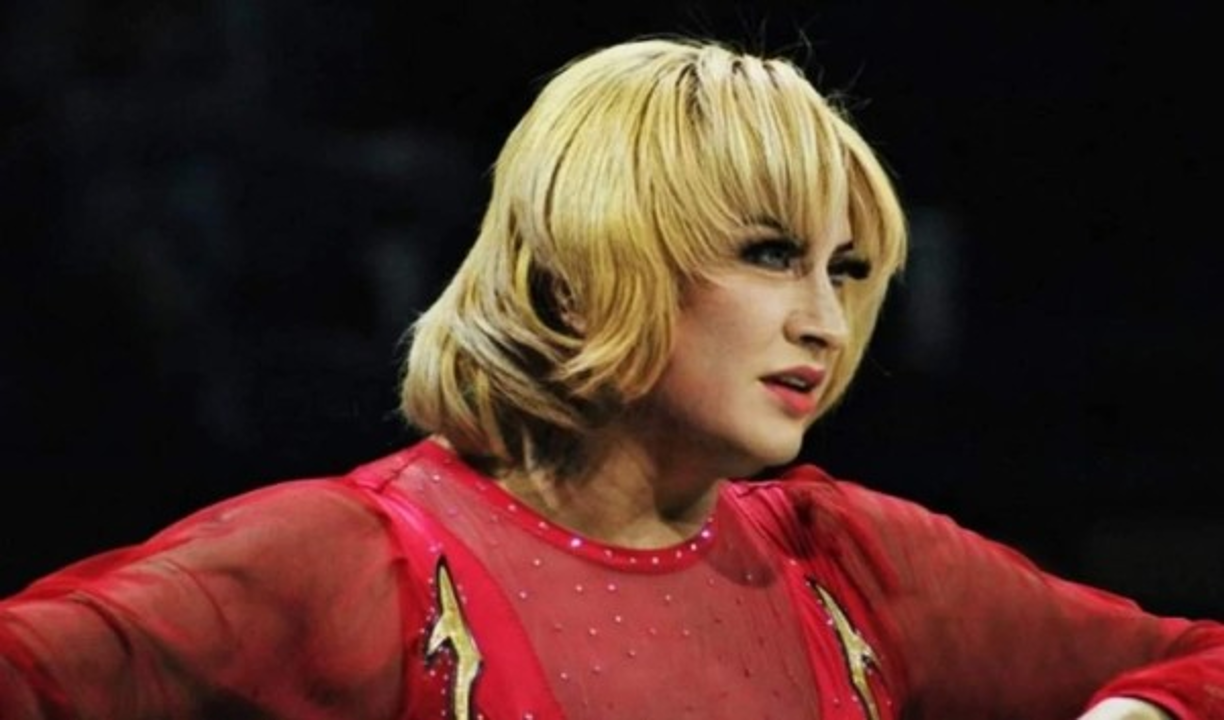 El luchador tenía 44 años y una trayectoria de más de 27 años sobre el ring. El mexicano se hacía Pasión Kristal desde hace más de 15 años, un apodo que le hizo ganar popularidad en el sector de las luchas en México.