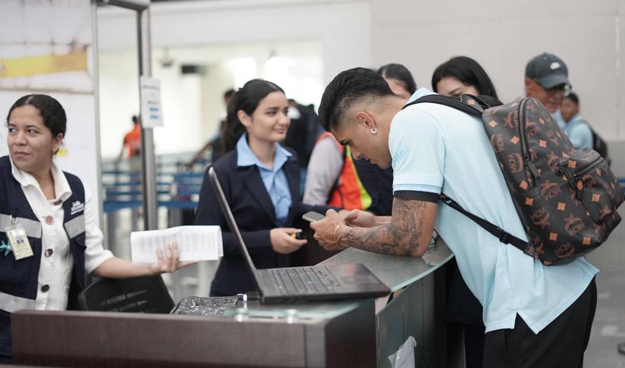 Luis Palma realizando la documentación para el viaje a Toluca para buscar cerrar la proeza ante México.