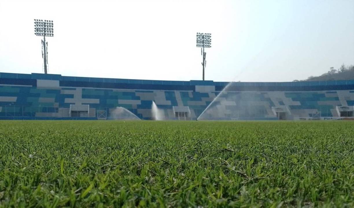 El sistema de riego también ha evolucionado positivamente de cara a su puesta en práctica previo a los partidos de Liga Nacional.