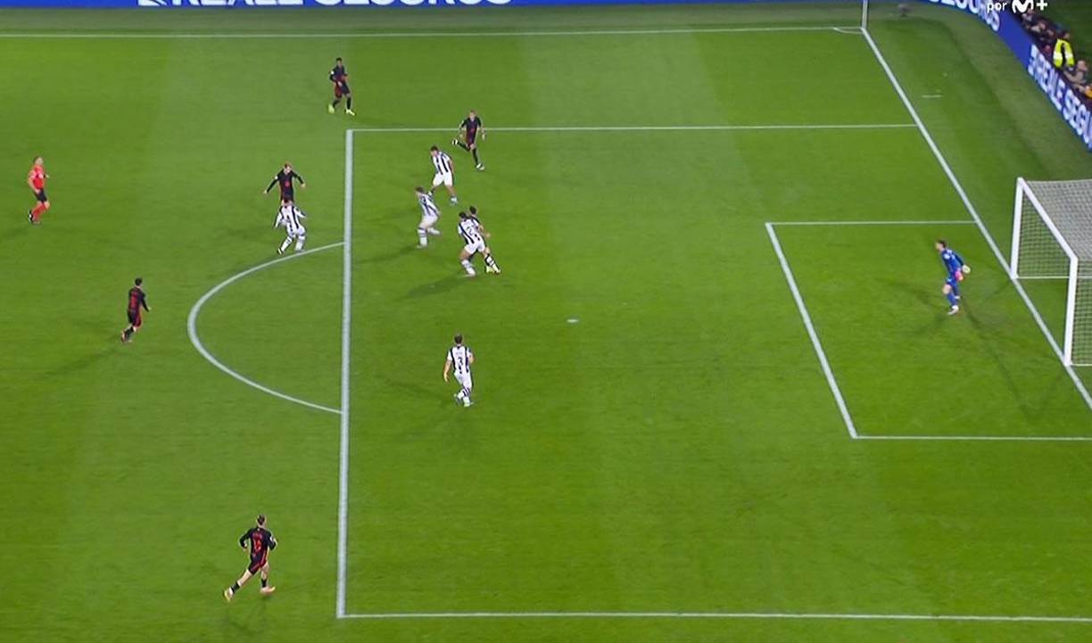 Minutos después el gol fue anulado por el VAR y la polémica se desató hasta provocar indignación en redes sociales.