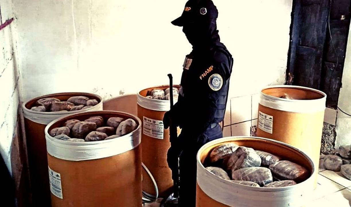 La operación de la Fuerza Nacional Anti Maras y Pandillas, en coordinación con la Policía Militar del Orden Público (PMOP) dio con la ubicación de un centro logístico de la pandilla 18 en una colonia capitalina.