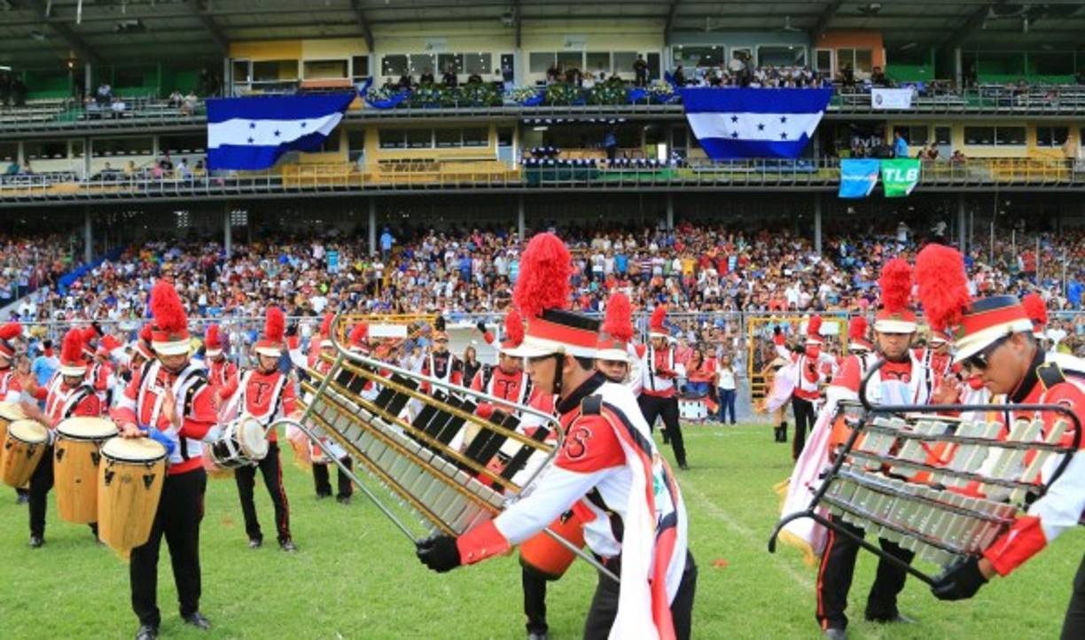 La banda del Instituto Bethel fue también de las más aplaudidas por destacar los ritmos catrachos.