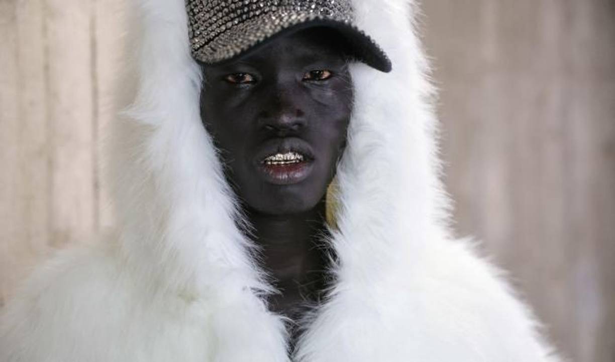 Su presencia ayudó a eliminar estereotipos, mostrando que la diversidad en la moda no solo es posible, sino también necesaria.