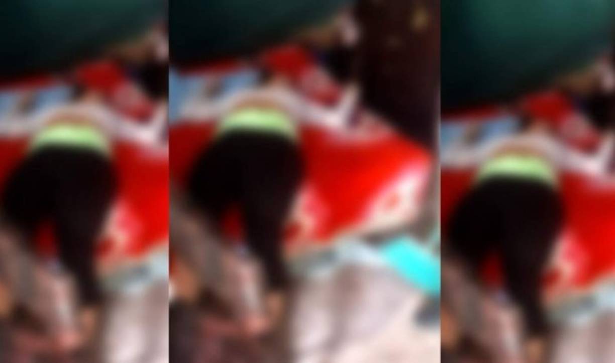 Hombres fuertemente armados mataron a la joven, cuyo cuerpo quedó tendido sobre su cama. El crimen, según testigos, iba dirigido hacia ellas. Los individuos caminaron desde la calle principal de la comunidad hasta llegar a la residencia de los Guevara.