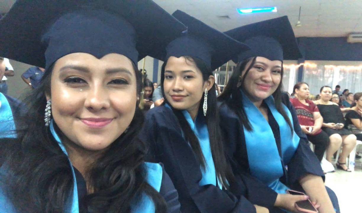 Los egresados fueron de las carreras de Bachillerato Técnico Profesional en Informática, Bachillerato en Ciencias y Letras y Bachillerato en Control de Calidad y Producción.