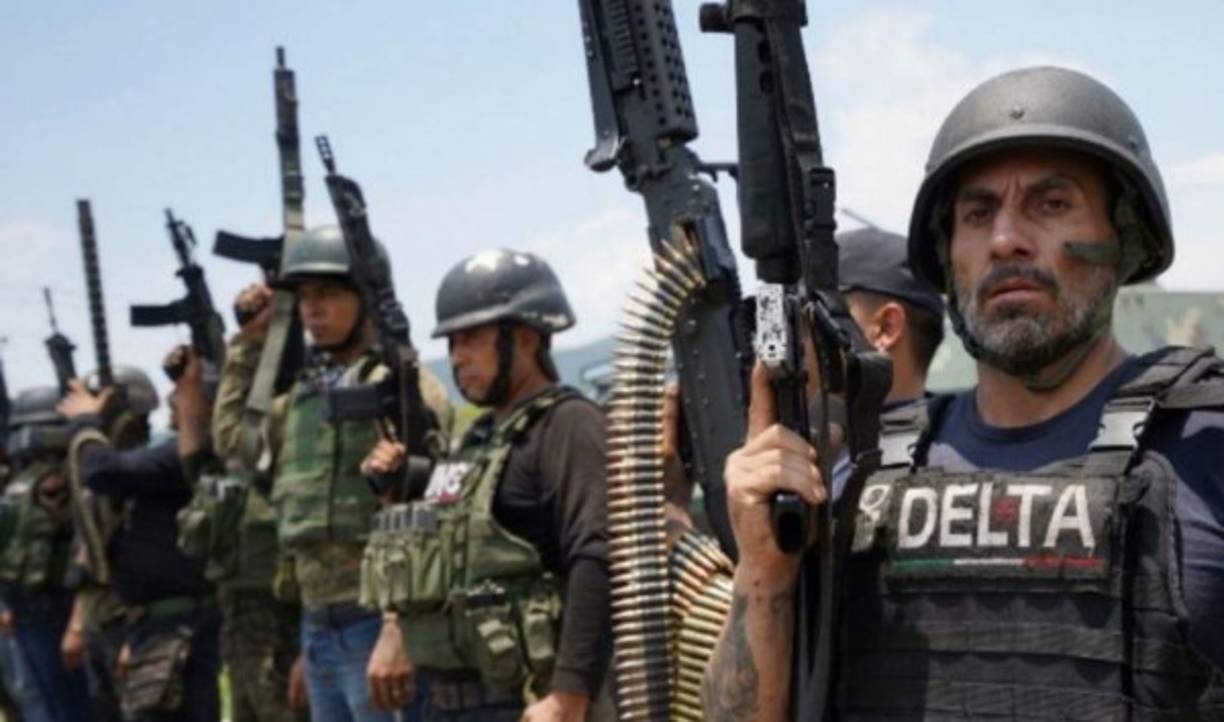 Los hombres del CJNG utilizan armamento militar y de alto calibre. Además de indumentario importada. Se dedican al narcotráfico, sicariato, extorsión, secuestro (incluido de migrantes centroamericanos) y tráfico de armas.