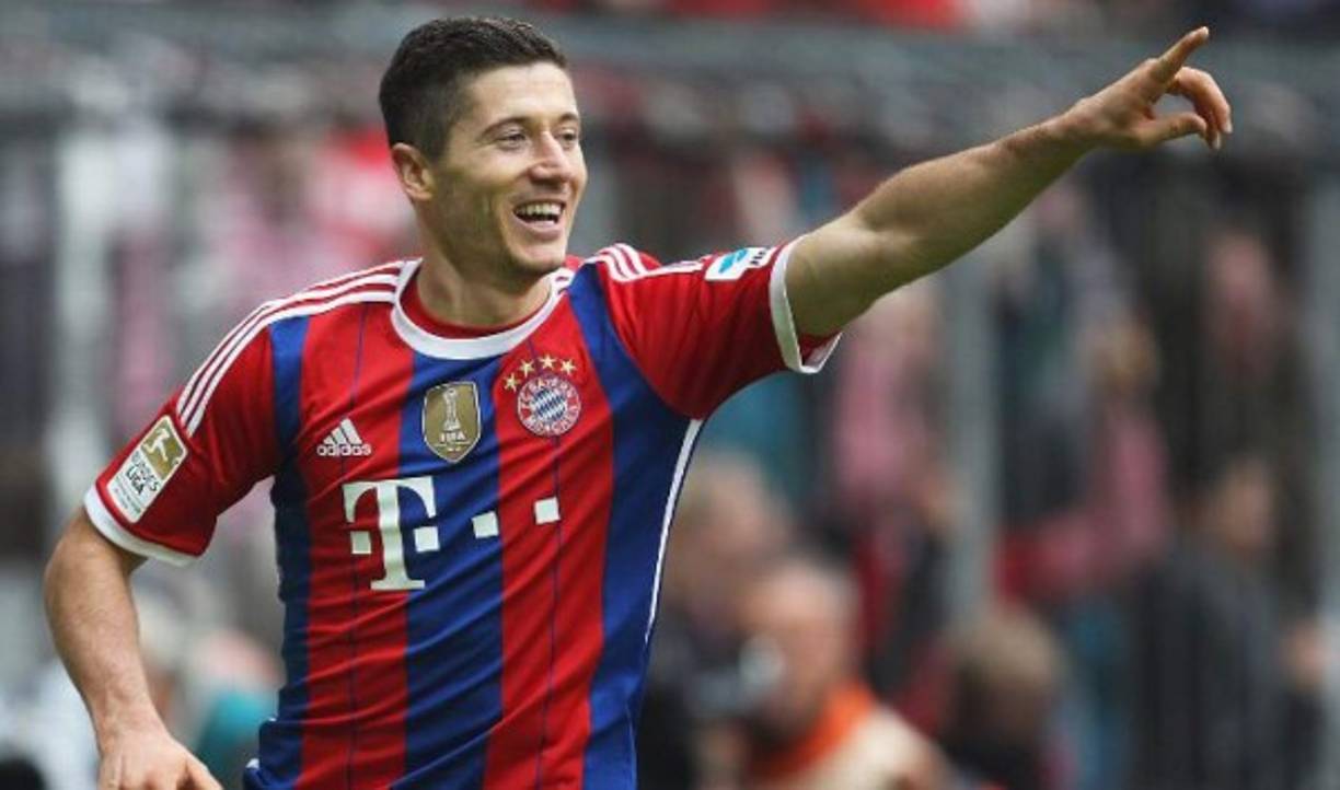 Liverpool's Egyptian midfielder Mohamed Salah controls the ball during the English Premier League football match between Fulham and Liverpool at Craven Cottage in London on March 17, 2019. (Photo by Glyn KIRK / AFP) / RESTRICTED TO EDITORIAL USE. No use with unauthorized audio, video, data, fixture lists, club/league logos or 'live' services. Online in-match use limited to 120 images. An additional 40 images may be used in extra time. No video emulation. Social media in-match use limited to 120 images. An additional 40 images may be used in extra time. No use in betting publications, games or single club/league/player publications. /