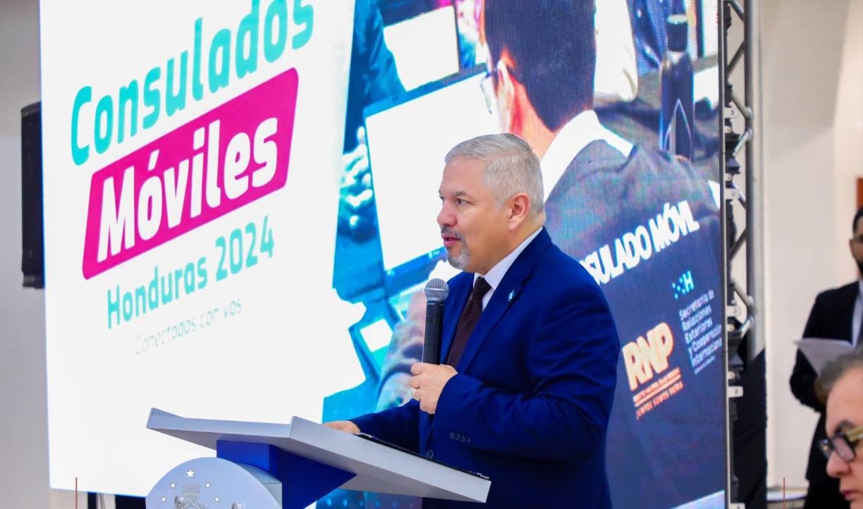 El canciller Eduardo Enrique Reina detalló que los hondureños podrán realizar la solicitud de documentos legales, pasaportes ($78 de 5 años) y el DNI en reposición ($32.50) o nueva solicitud (gratis).