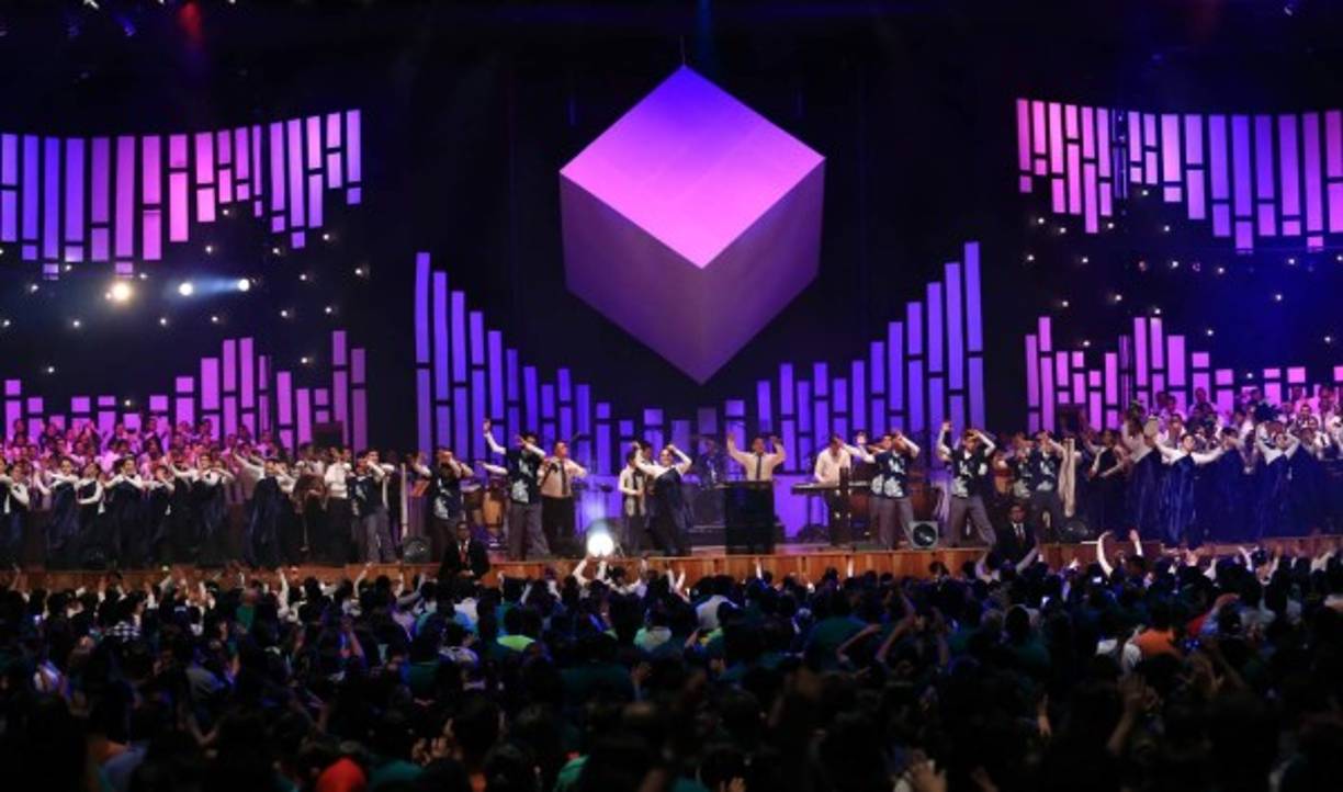 Miles de personas llegaron a la Ebenezer para participar de una vigilia y recibir juntos el 2015. Foto. Jordan Perdomo.