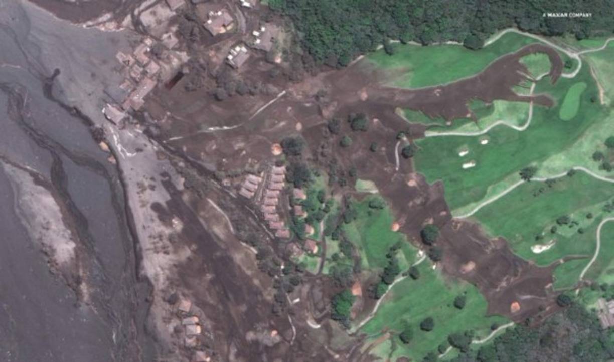 Según medios locales, el campo de golf, la casa club y el restaurante del resort fueron las áreas más afectadas por la avalancha de cenizas. La Reunión ofrecía el único campo de golf en el mundo, ubicado entre cuatro volcanes.