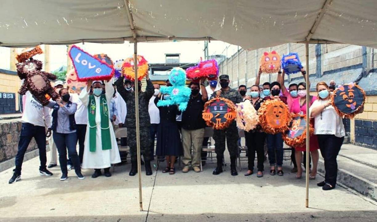 Piñatas elaboradas por reclusos del Centro Penitenciario Nacional de Támara, Francisco Morazán, fueron entregadas a organizaciones protectoras infantiles para las fiestas de celebración del Día del Niño, este 10 de septiembre.