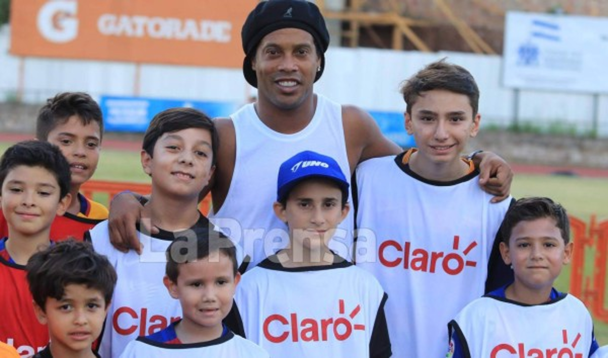 La tarde se convirtió en una fiesta total para todos los aficionados que soñaron conocer al astro del fútbol mundial.