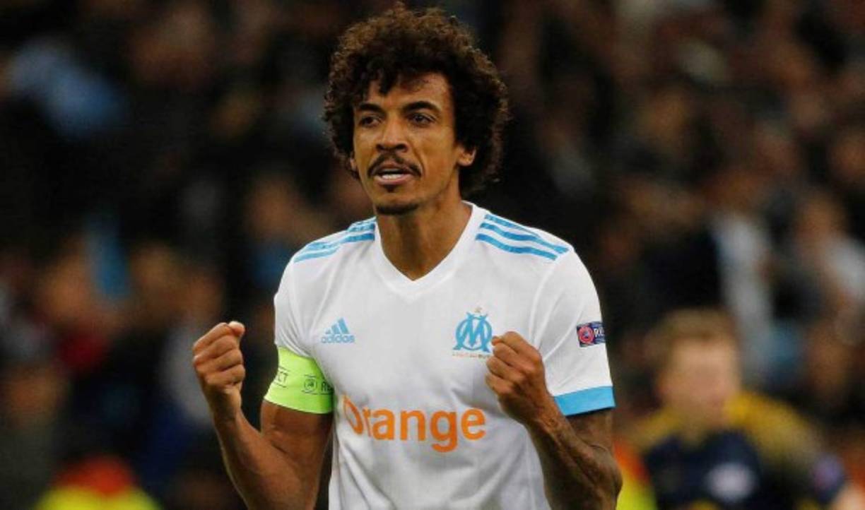 Desde Francia el medio La Provence, informa que el Fenerbahce sigue insistiendo por el brasileño Luiz Gustavo, el Olympique de Marsella había rechazado la primera oferta de los turcos de 5 millones, el equipo francés quiere 8 millones por centrocampista de 32 años.