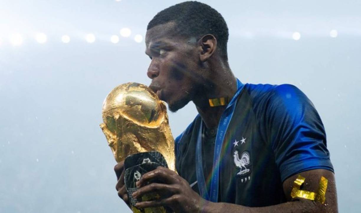 Bombazo. Según el diario inglés ‘The Mirror’, la ‘Vecchia Signora’ apuntaría a un nuevo golpe en el mercado de fichajes ya que se habla de un regreso de Paul Pogba a sus filas, luego de ser vendido por los italianos al Manchester United en 80 millones de euros y pasar dos temporadas en la Premier League. Recientemente fue campeón del mundo con Francia.