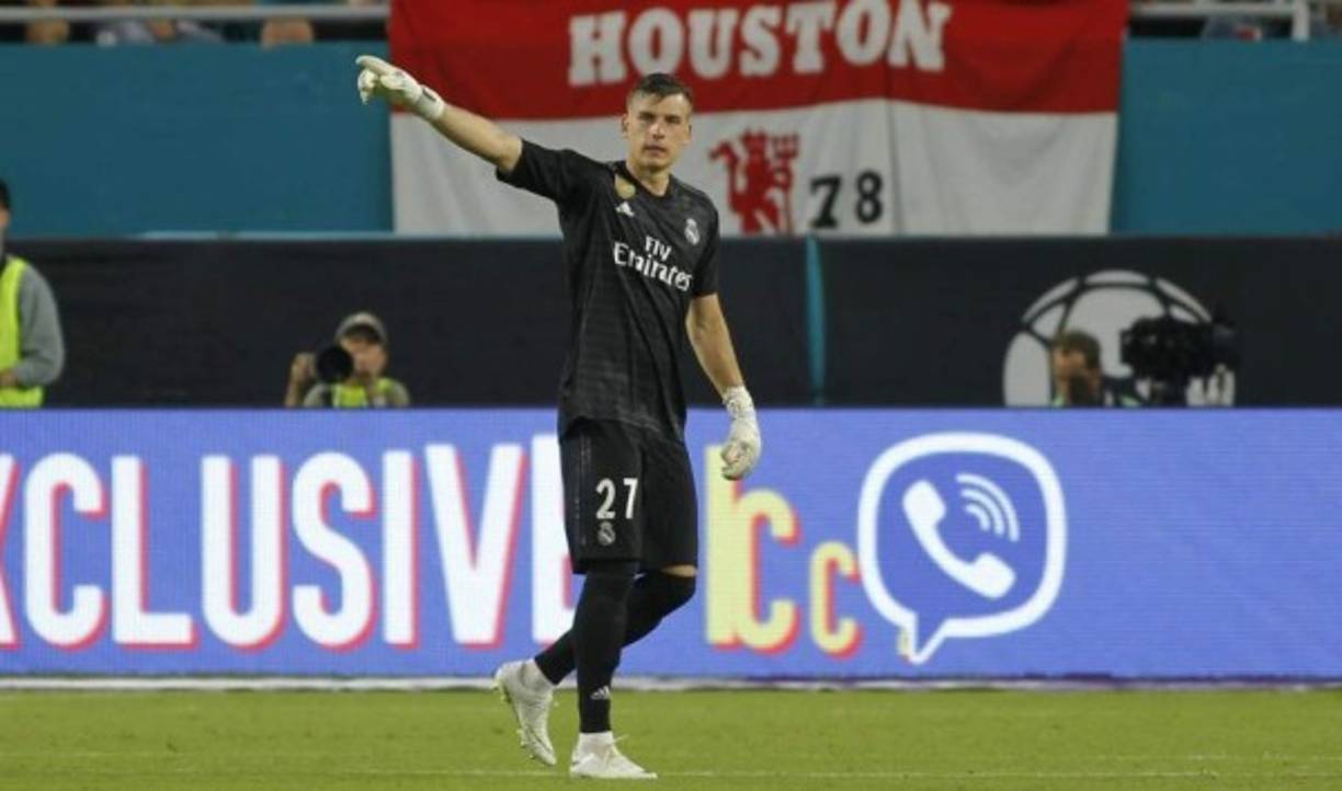 Andriy Lunin: El portero ucraniano es otro de los que podrían irse del Real Madrid. Cuenta con 20 años de edad, se menciona que el Real Betis podría ser su próximo club.
