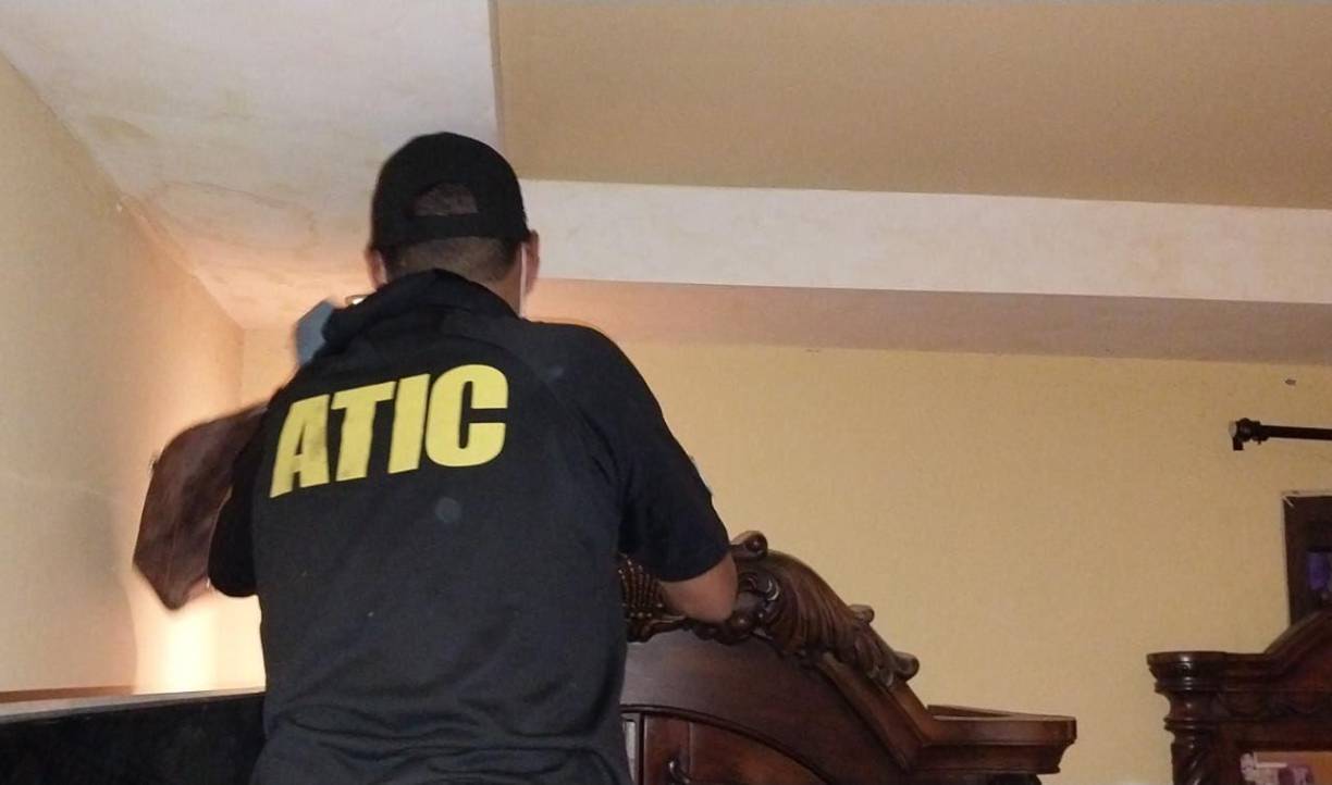 La ATIC inspeccionó residencias, en conjunto con la Policía Militar, plagadas de opulencia, pero inhabitadas. 