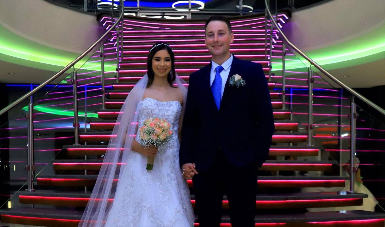 Los ahora esposos, Nixa y Adam, celebraron su unión matrimonial en el salón Napoleón del Centro de Convenciones Copantl