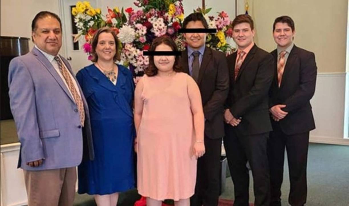 Lydia decía hace unas semanas que su cuerpo era suficientemente fuerte para combatir el virus sin necesidad de una vacuna. El matrimonio era padre de tres hijos y una hija.