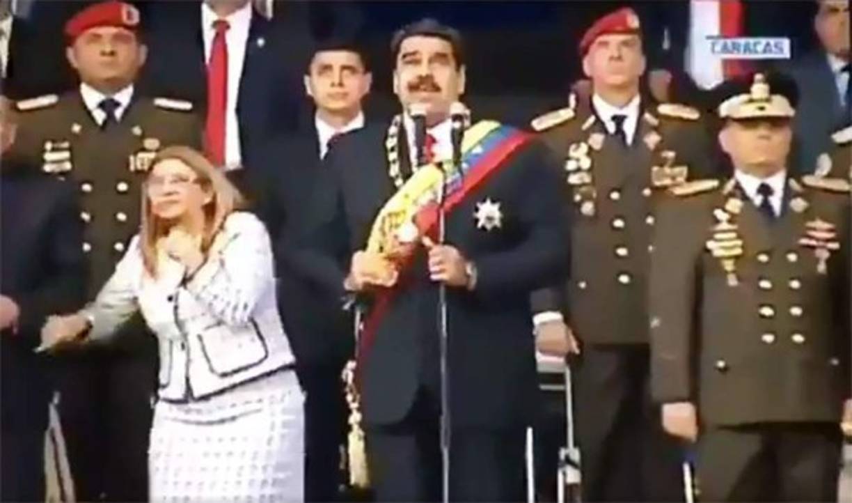 Maduro acusa a Santos de estar tras el atentado con drones-bomba<br/><br/>El gobernante de Venezuela, Nicolás Maduro, aseguró esta semana que el presidente colombiano saliente, Juan Manuel Santos, está tras el supuesto atentado en su contra que se produjo en un acto público con militares en Caracas y señaló que ya fueron capturados algunos de los autores materiales. <br/><br/>“Hemos despejado la situación en tiempo récord, y se trata de un atentado para matarme, han intentado asesinarme y no tengo duda que todo apunta a la derecha, a la ultraderecha venezolana en alianza con la ultraderecha colombiana y que el nombre de Juan Manuel Santos está detrás de este atentado, no tengo dudas”, dijo.<br/><br/><br/>