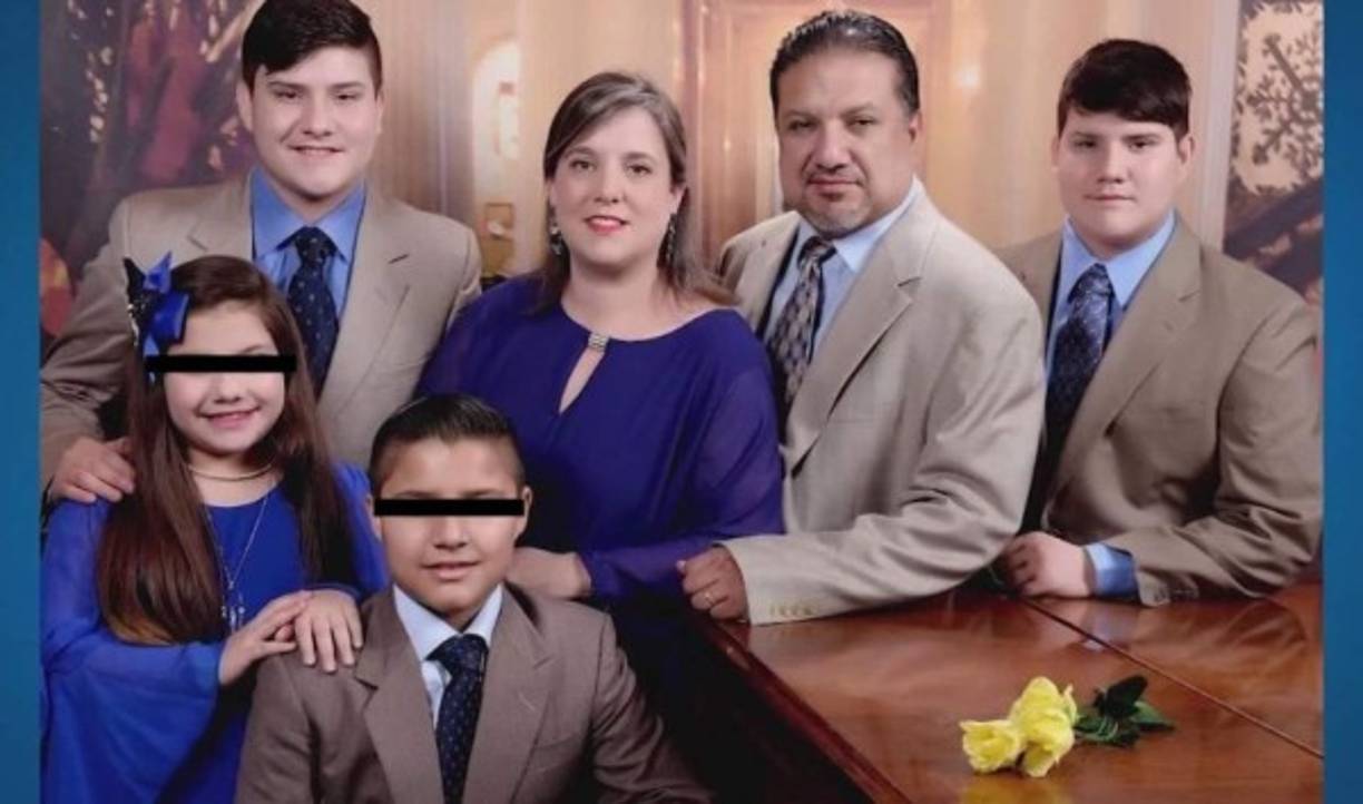 La madre de cuatro hijos de Galveston (Texas), ya grave, pidió a su familia que le hiciera una promesa: 'Por favor, asegúrate de que mis hijos se vacunen', dijo Rodríguez, profesora de piano, a su hermana durante su última llamada telefónica.