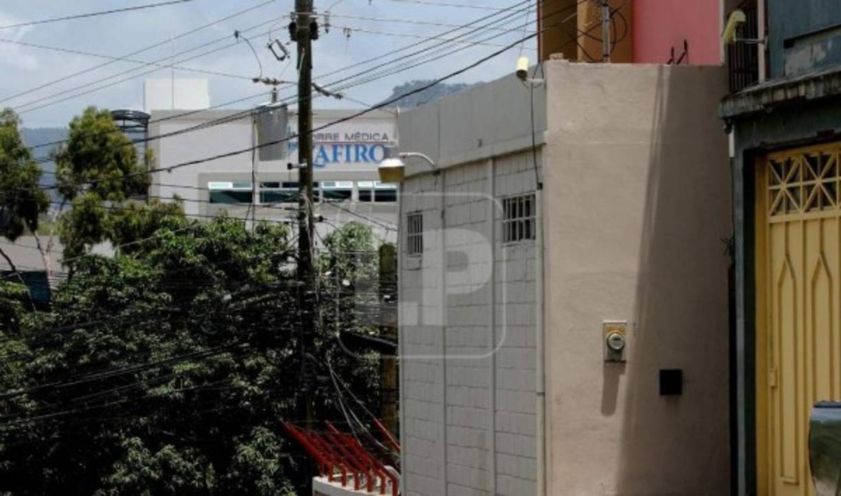 Se conoció, de acuerdo con el informe de la Dirección Policial de Investigaciones (DPI), que las cinco personas que ingresaron a la residencia de Echeverría y Urtecho, casados durante 42 años, salieron con rumbo desconocido a bordo de un taxi con placas AAP 3896 y registro 1078.