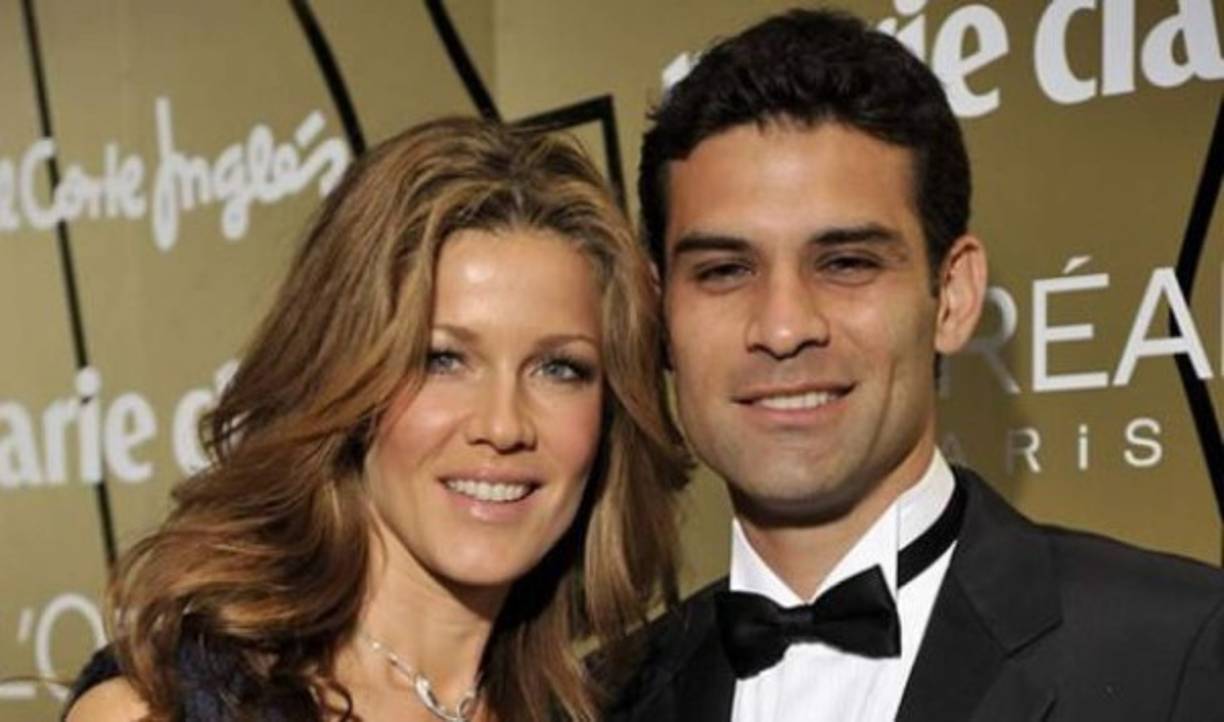 Son cinco años de diferencia que la actriz le lleva como diferencia al zaguero mexicano que en la actualidad juega en el Atlas de su país.