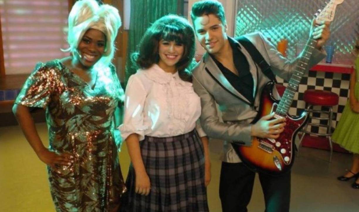 Más tarde comenzó a hacer teatro musical y descubrió su pasión por la música. Participó en la puesta en escena de Aladino, José el soñador, Hairspray, Camp rock. También fue parte de la producción de Telemundo 'El rostro de la venganza' (2012-2013) en donde interpretó a Miguel Ángel Samaniego.