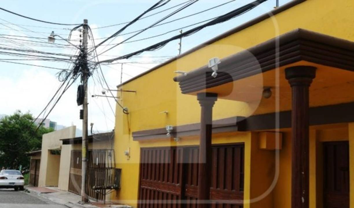 La residencia de Carolina Echeverría fue visitada por personas que, al tocar la puerta, preguntaron si en la vivienda había personas contagiadas por covid. Urtecho contó después que su esposa abrió la puerta y, tras que los atacantes dijesen que se trataba de un asalto, le dispararon hasta quitarle la vida. Las cámaras de seguridad en la residencia serían pilar del expediente investigativo.