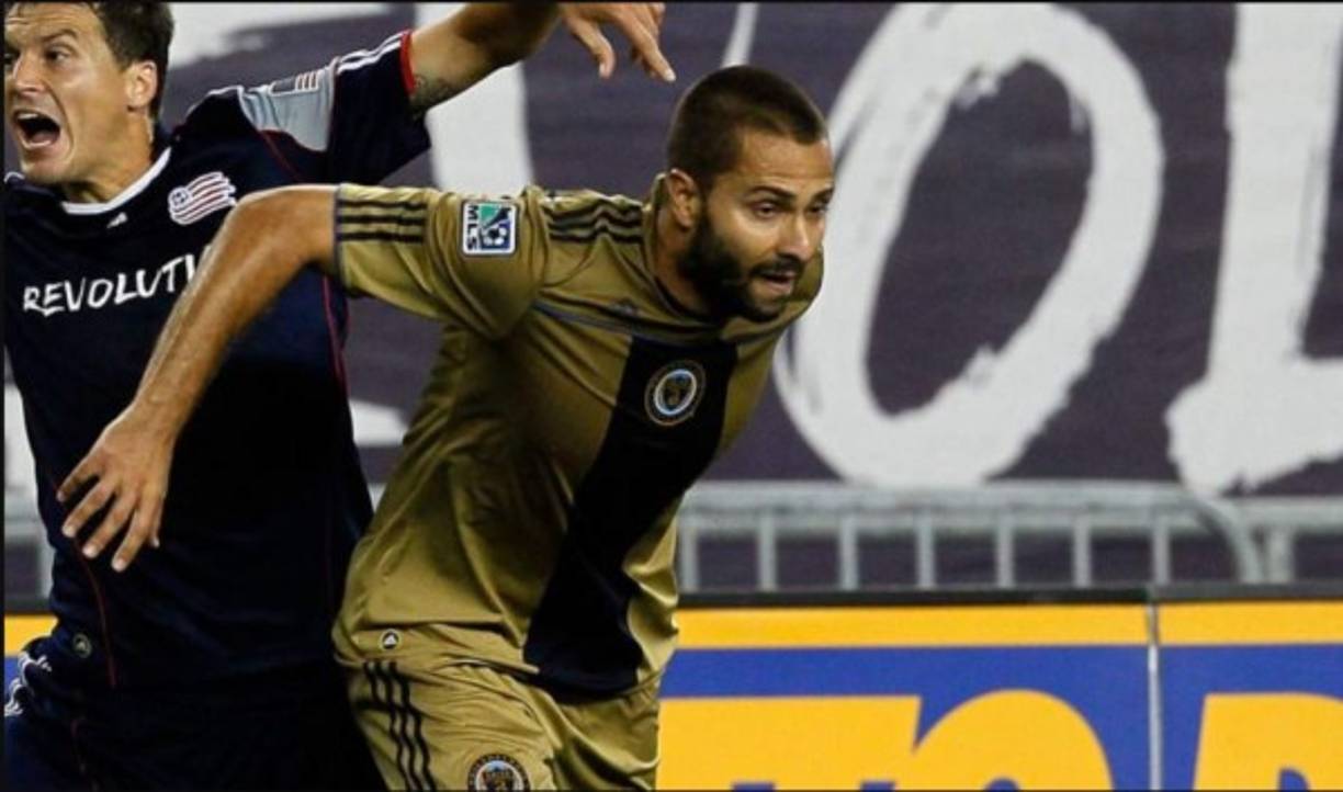 Según las primeras versiones que han filtrado la policía y testigos, el cuerpo del exfutbolista habría sido encontrado desmembrado en un costal, cercano al Río Medellín.