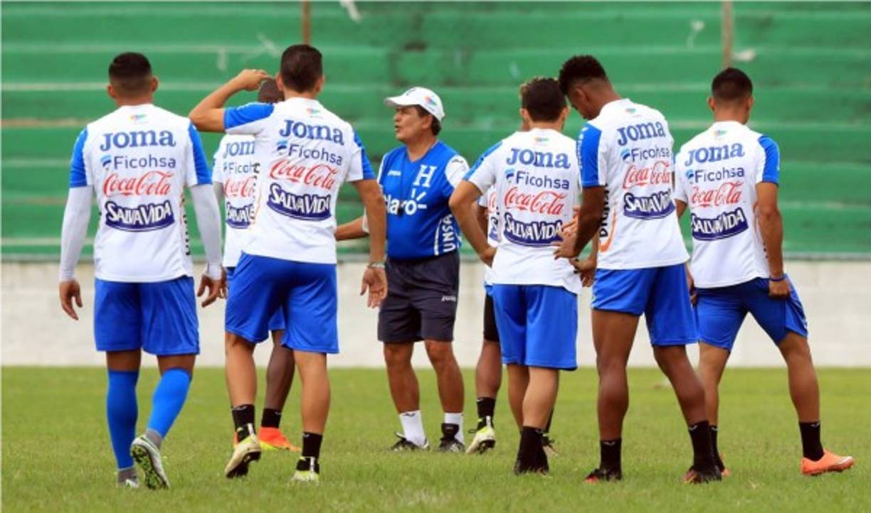 La Selección de Honduras se enfrenta a México este martes en el estadio Azteca y el entrenador colombiano Jorge Luis Pinto ya tendría su alineación titulara para buscar el segundo Aztecazo. Fotos Ronald Aceituno/Enviado Especial