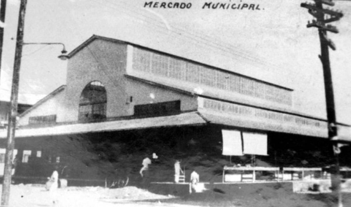 Este edificio data de 1931 están ubicados unos 69 puestos de vendedores. Ha sufrido varias remodelaciones.