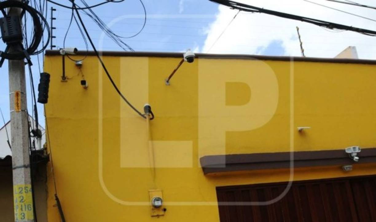 El ahora viudo Urtecho Jeamborde relató los hechos acontecidos en la residencia esa tarde. Contó que tras el ataque a su esposa, intentó disparar a uno de los responsables, pero su arma se obturó. El crimen, según Urtecho, no se trató de un robo, sino de un plan elaborado con mucha antelación, por su naturaleza. Sin embargo, serán los entes de investigaciones los que proporcionarán detalles relacionados.