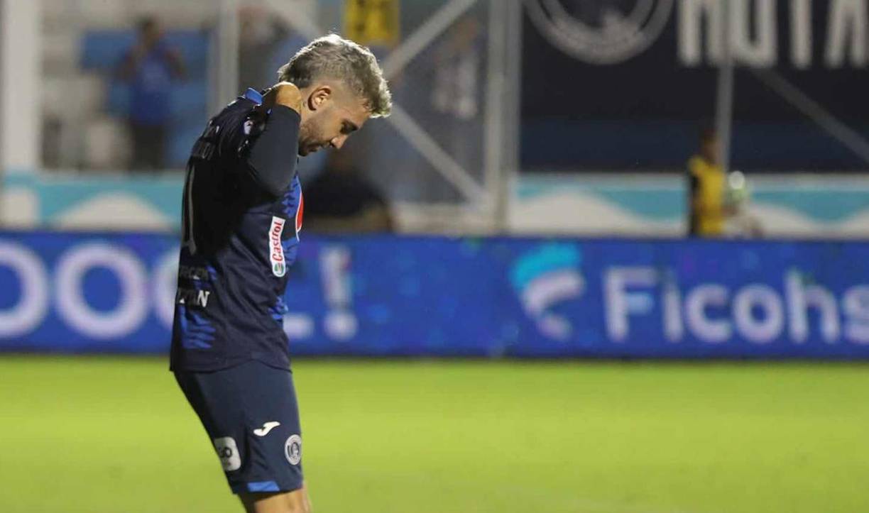 Agustín Auzmendi es el goleador del Motagua en este Apertura 2023 y el argentino conquistó el corazón de una bella hondureña. 