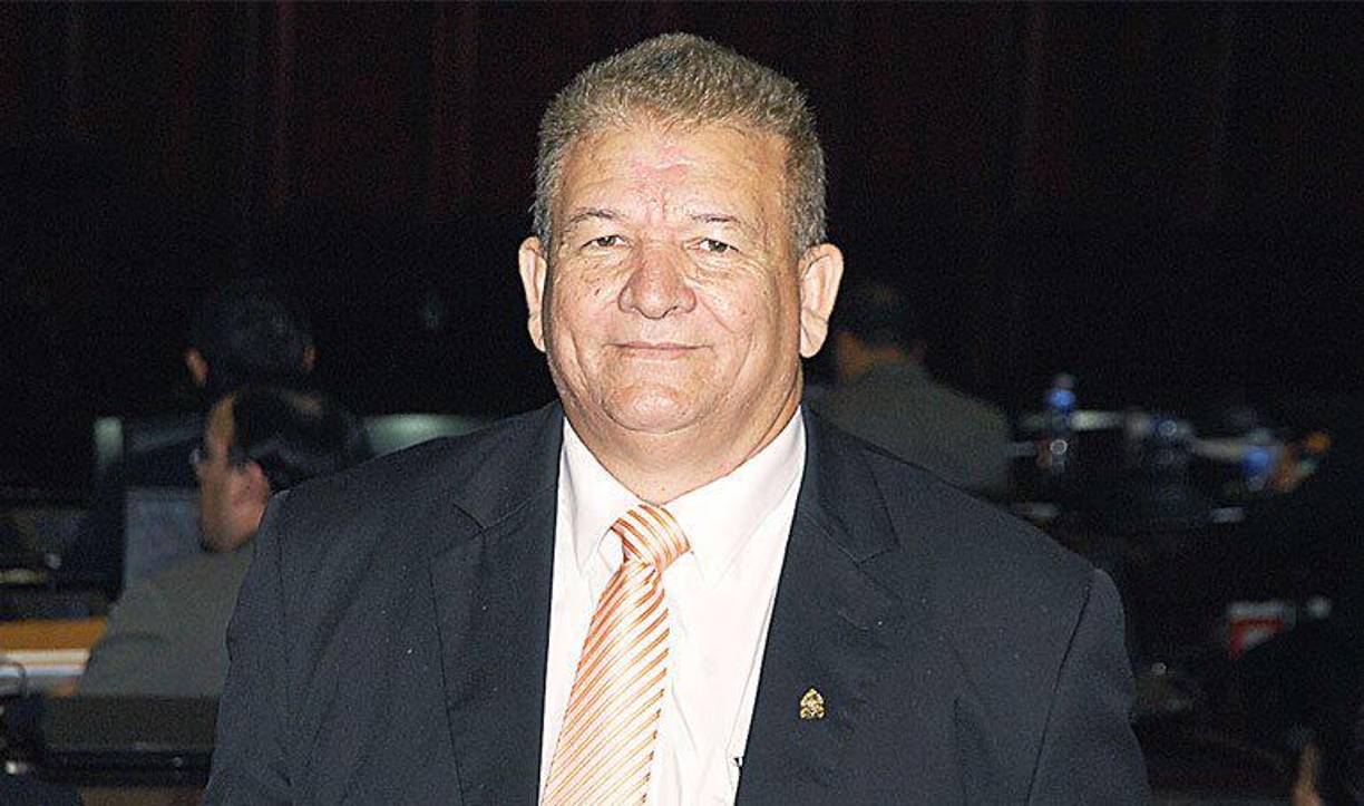 Por otro lado, Castro también arremetió contra el secretario de Educación, Daniel Sponda, a quien calificó de "traidor del pueblo y del magisterio".